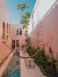 a pool in the courtyard of a building at Casa Amate 61 - Mérida centro in Mérida