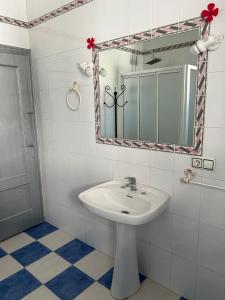 Kylpyhuone majoituspaikassa Habitacion Barbacana en Carmona