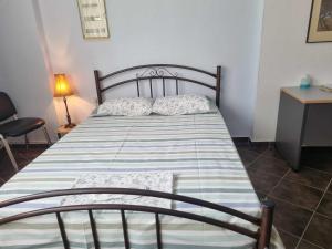 A bed or beds in a room at Houses in the Village