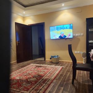 فيلا دورين وملحق في Muná: غرفة معيشة مع تلفزيون بشاشة مسطحة على الحائط