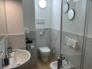 Et badeværelse på Sikanart Home + 16 billeder