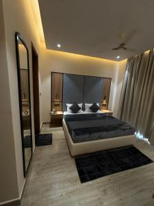 a bedroom with a large bed and a large mirror at Hotel imperia in Kharar