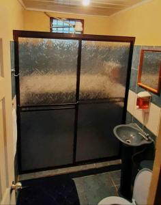 Koupelna v ubytování Airport House Airbnb