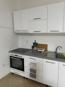 Küche/Küchenzeile in der Unterkunft Sol Apartments