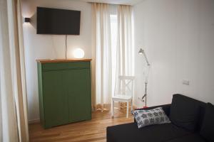 TV a/nebo společenská místnost v ubytování The Nook Hostel