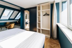 Postel nebo postele na pokoji v ubytování Hotel Renesse + 37 fotografií