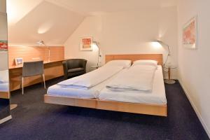 Ένα ή περισσότερα κρεβάτια σε δωμάτιο στο Hotel Zofingen