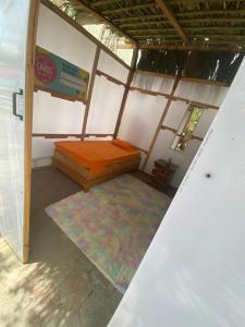 Postel nebo postele na pokoji v ubytování Aloha Surf Hostel