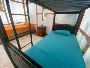 Postel nebo postele na pokoji v ubytování Aloha Surf Hostel