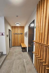 Fotografie z fotogalerie ubytování ENJOYHARRACHOV - Atraktivní klidný klimatizovaný apartmán 20 v centru Harrachova s parkováním, Wifi-WLAN, SAT, herní konzolí, Ipad, Netflix zdarma, možností dobíjení auta, výhledem do zahrady a na romantický kostelík v destinaci Harrachov