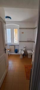 A bathroom at In piazzetta a Nervi