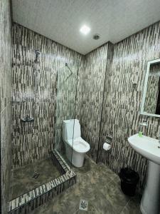 Vannas istaba naktsmītnē TIGRAN Hotel by Black & Gold