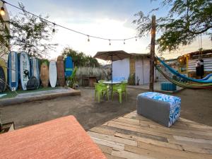 Bazén v ubytování Aloha Surf Hostel nebo v jeho okolí