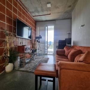 Μια τηλεόραση ή/και κέντρο ψυχαγωγίας στο Orbitas 515 Costa Rica - Completo +1 φωτογραφίες