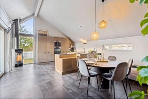 Η κουζίνα ή μικρή κουζίνα στο Sørlandsferie nær svaberg, og strender!