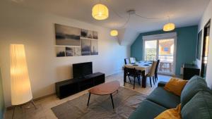 a living room with a couch and a table at Le clos des Boucaniers in Berck-sur-Mer