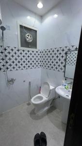 a white bathroom with a toilet and a sink at غرفة و حوش بمدخل خاص و دخول ذكي in Riyadh