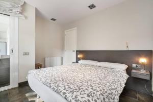 เตียงในห้องที่ Beachside Bliss