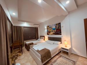 a hotel room with two beds and a window at Iart Residence in Shirokë