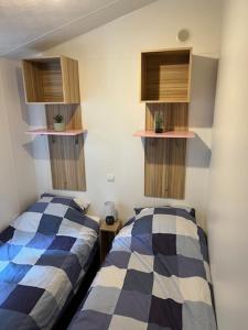 Postel nebo postele na pokoji v ubytování MOBIL HOME 4 à 6 PERS Le Canet en Roussillon + 37 fotografií