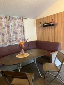 Posezení v ubytování MOBIL HOME 4 à 6 PERS Le Canet en Roussillon