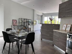 a kitchen and dining room with a table and chairs at Karamela Apartment in Kambánion