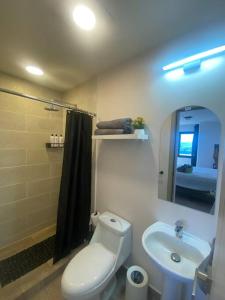 Ванна кімната в Skyline Serenity: Luxury Retreat in Tegucigalpa