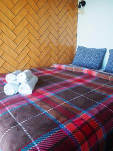 a bed with two teddy bears on top of it at Carpe Diem (Tina) in Şarköy