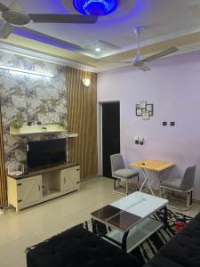 a living room with a tv and a table at Villa JFK2 in Ouagadougou