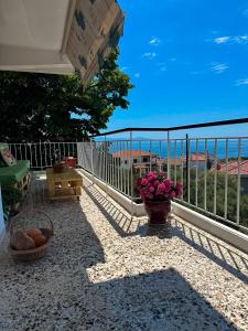 Balkon lub taras w obiekcie Mimoza's Sea View Apartment