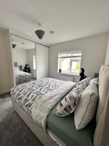 Postel nebo postele na pokoji v ubytování Room in Limerick