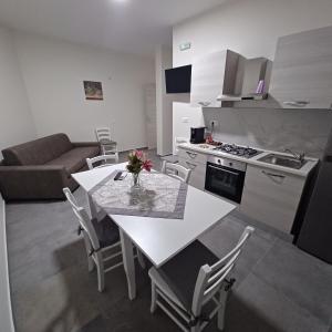Kuchyň nebo kuchyňský kout v ubytování ACRONE GUEST HOUSE Centro Città (Locazione Turistica)