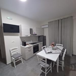 Kuchyň nebo kuchyňský kout v ubytování ACRONE GUEST HOUSE Centro Città (Locazione Turistica)