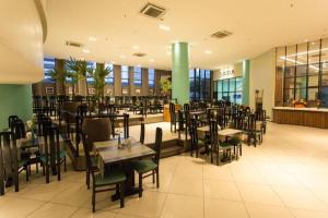 Restoran või mõni muu söögikoht majutusasutuses Apart Hotel Brasil Tropical Meireles - By Ideal Trip