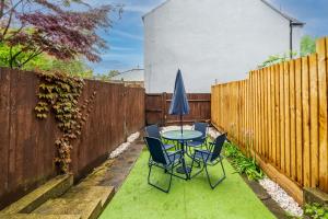Κήπος έξω από το Modern 3 bedroom apartment in Wimbeldon Park