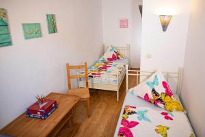 a room with two beds and a wooden table and a tableasteryasteryasteryastery at Seeblick in Stuer