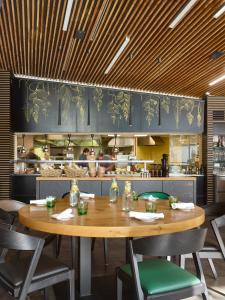 Reštaurácia alebo iné gastronomické zariadenie v ubytovaní Hotel Panská Zahrada