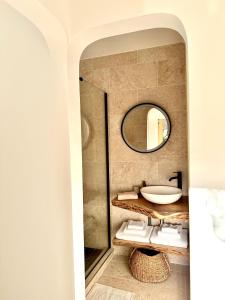 a bathroom with a sink and a mirror at Cottage Honoré Paradise in Deshaies +9 photos