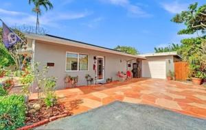a house with a flag in front of it at Elles Place in Fort Lauderdale