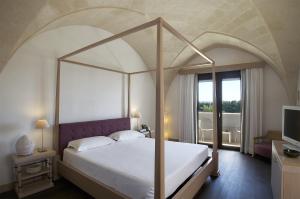 Postel nebo postele na pokoji v ubytování Masseria Bagnara Resort & Spa + 37 fotografií