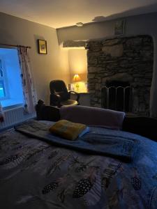 Postel nebo postele na pokoji v ubytování Lanigans cottage