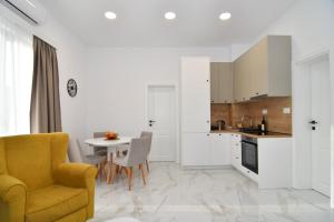 Kuchyň nebo kuchyňský kout v ubytování Apartments Šišević