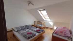 Postel nebo postele na pokoji v ubytování Apartment Vcelakov + 12 fotografií