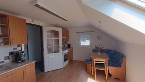 Cucina o angolo cottura di Apartment Vcelakov