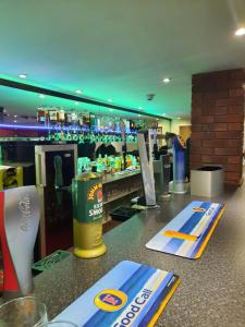 a restaurant with a bar with a counter with drinks at The White Heather Hotel in Wigton