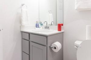 Ένα μπάνιο στο Hope Rental +40 φωτογραφίες