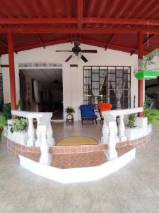 a patio with a table and a ceiling fan at Casa con piscina, 1 cuarto barato in ArraijÃ¡n