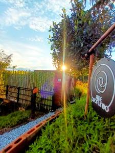 Aed väljaspool majutusasutust Glamping The Mountain