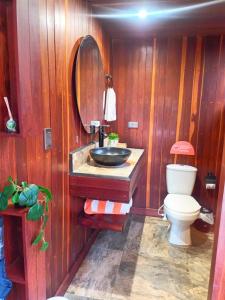 Vannituba majutusasutuses Glamping The Mountain