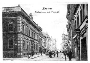 una vecchia foto in bianco e nero di una strada cittadina di Hotel Anklamer Hof, BW Signature Collection ad Anklam
